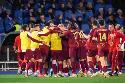 منافس لحجازي.. نيوم يستهدف مدافع روما في الصفقة الـ12